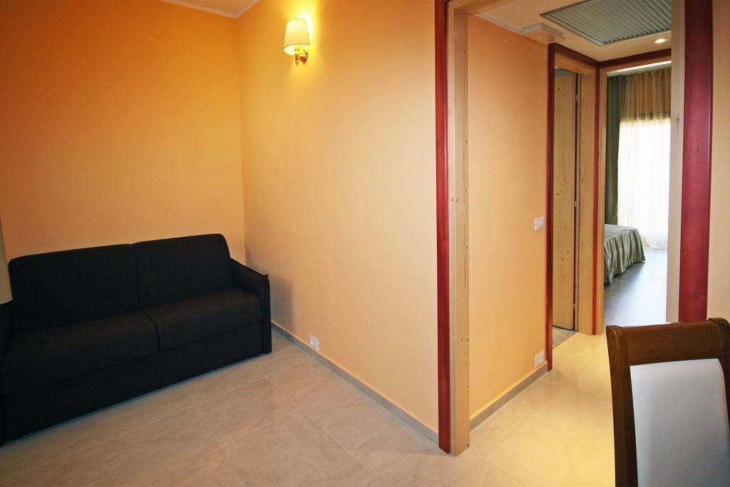 Ta 2 Pefka - Petros Italos Apartment