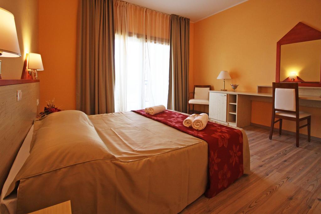 Ta 2 Pefka - Petros Italos Apartment