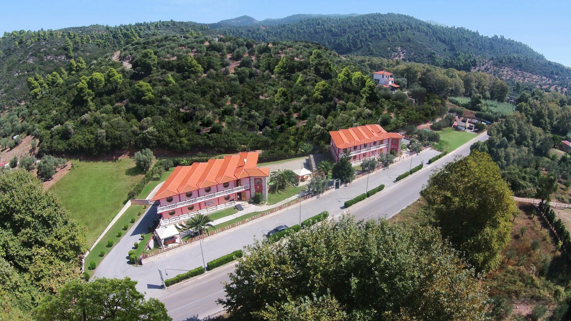 Ta 2 Pefka - Petros Italos Neos Marmaras